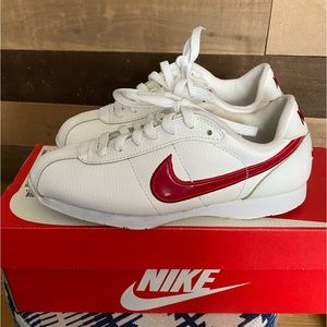 NWT WMNS 5.5 Nike Stamina Snkr